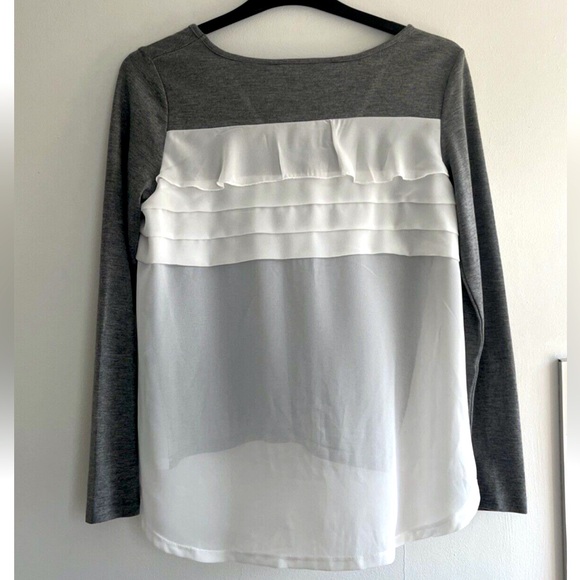 French Connection V-neck Grey lightweight top - Picture 2 of 3